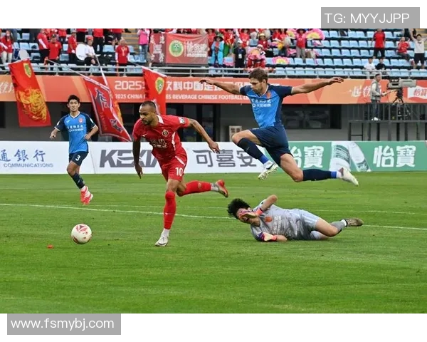 重庆足球队的速度之美：探秘球队快速反击与战术运用